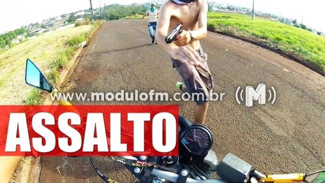 Entregador é rendido por ladrões e tem malote roubado