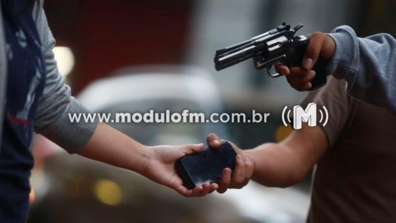 Assaltante em moto ataca pedestre no bairro Morada do Sol
