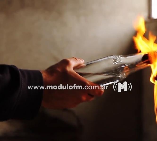 Coquetel Molotov é arremessado contra residência na intenção de...