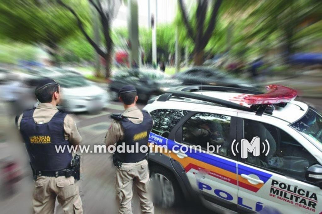 Caminhão arrebenta fiação e causa transtornos