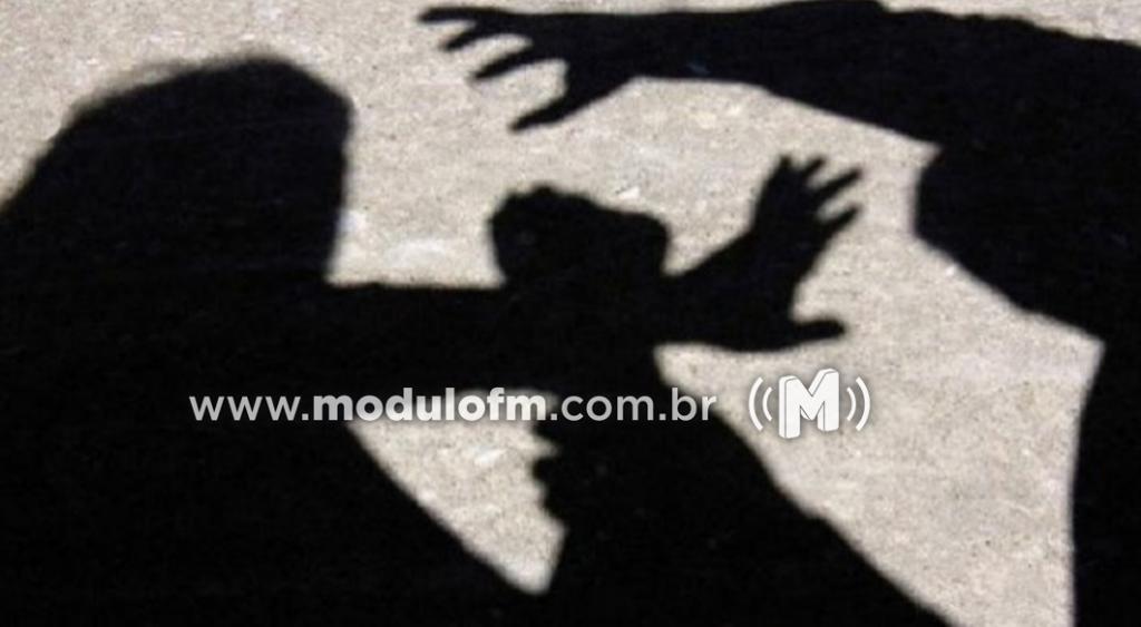 Homem invade casa de ex-companheira e quebra objetos