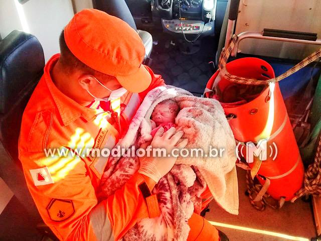 Bombeiros auxiliam parto de emergência em casa no bairro Olímpio Nunes