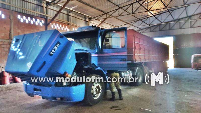 Polícias Militar e Civil recuperam carreta e carga de café de Patrocínio avaliada em R$ 567 mil roubadas na BR-365