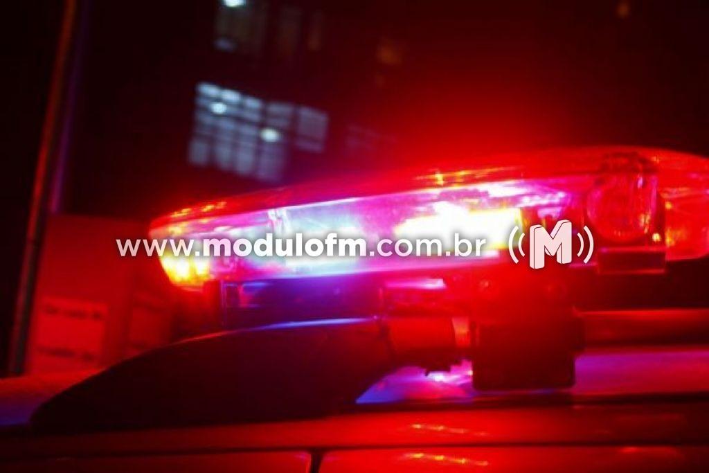 Criminosos invadem padaria e levam objetos