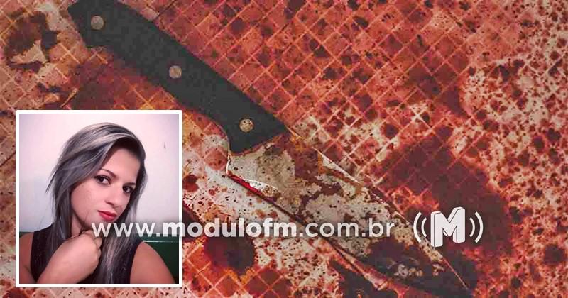 Feminicídio: Mulher é morta a facadas na frente das...