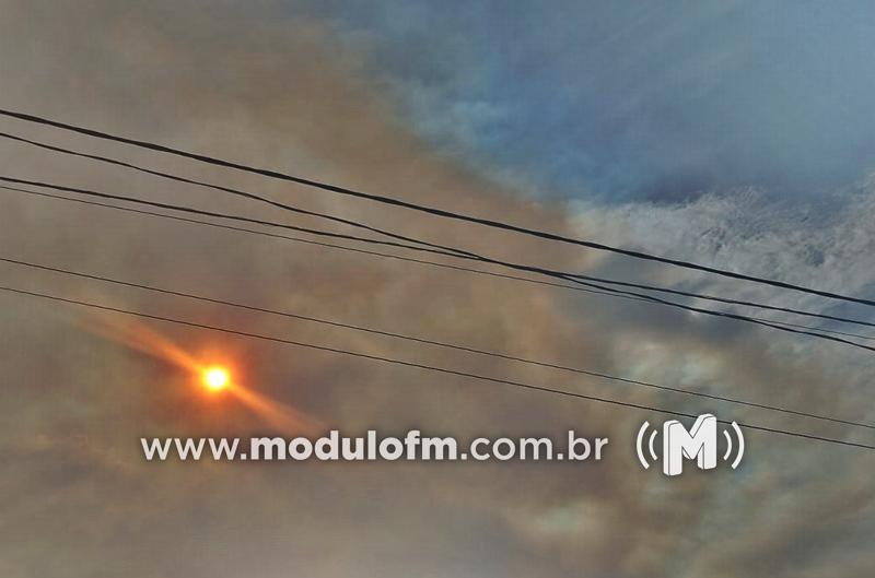Queimadas deixam céu encoberto por nuvens de fuligem em Patrocínio
