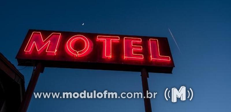 Casal curte noite em motel e foge sem pagar...