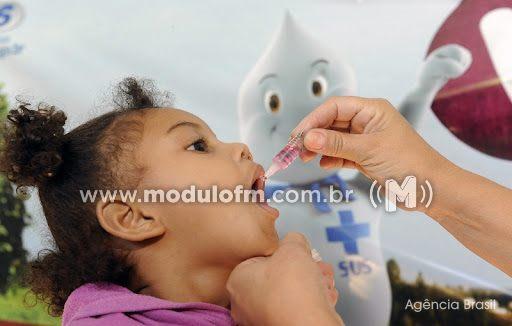 Cobertura vacinal contra Poliomielite caiu no Brasil nos últimos...