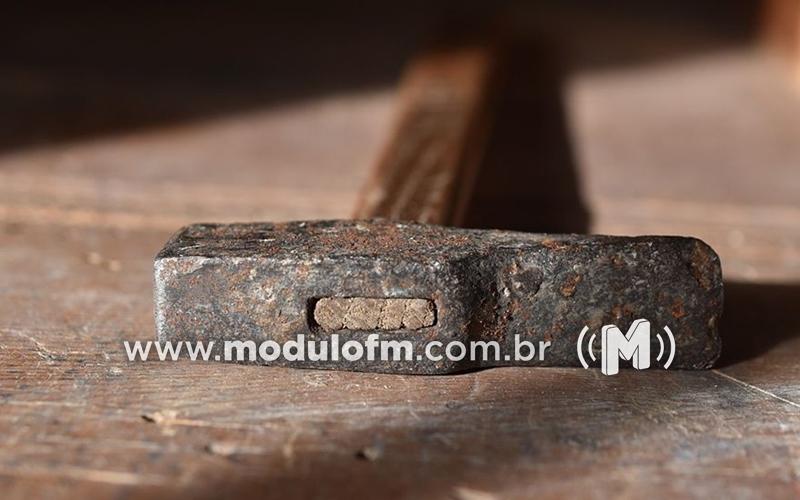 Idoso de 77 anos é agredido a marteladas em Patrocínio; suspeito é preso