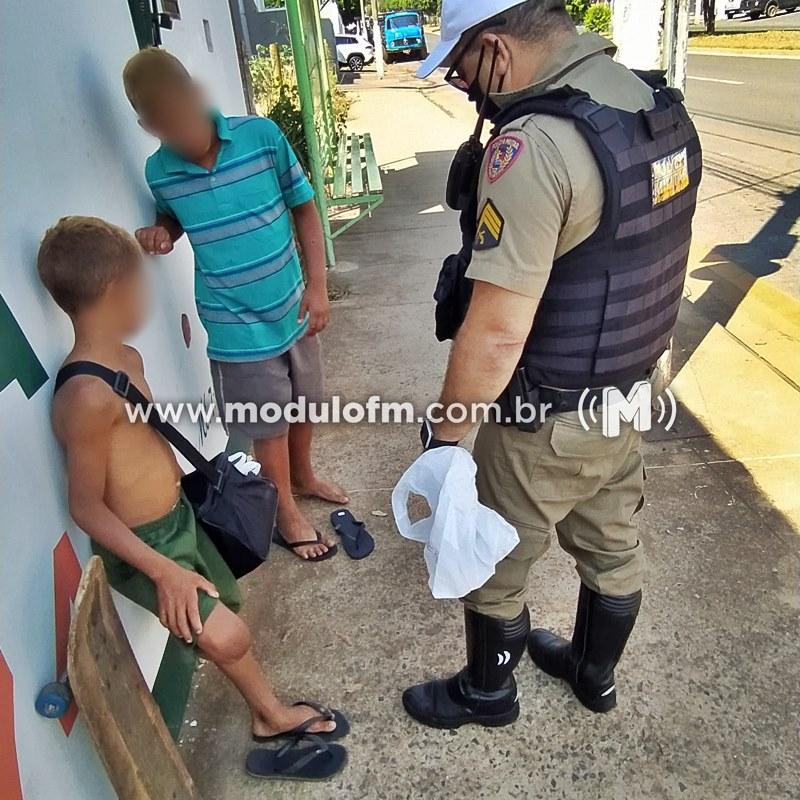 Sargento da Polícia Rodoviária Militar ajuda crianças e sensibiliza...
