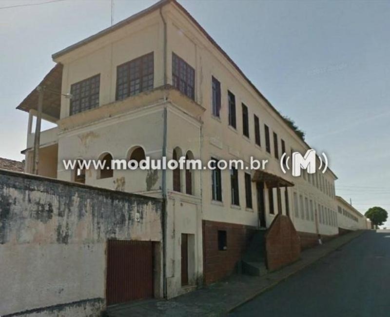 Aluno é levado à delegacia após ameaçar em chamar...