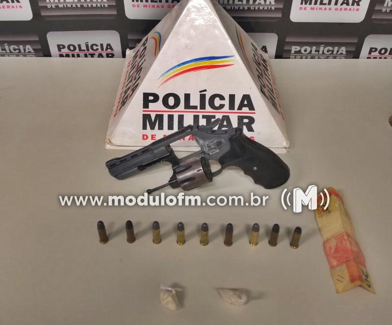 Após sacar arma em bar, homem é preso no...