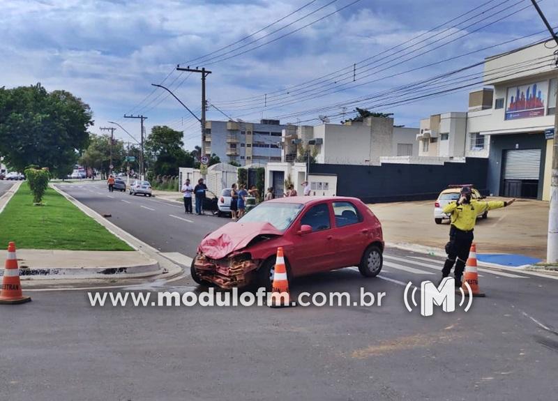 Batida entre veículos deixa uma pessoa ferida em Patrocínio