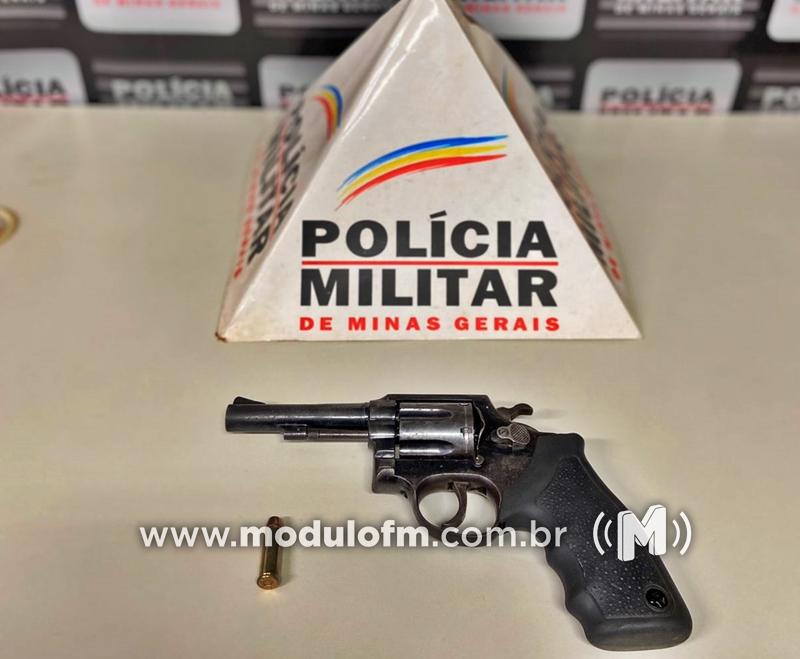 Homem é preso após desenterrar munição em lote no...