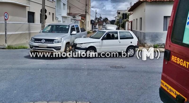 Idoso fica ferido após colisão entre carro e caminhonete em Patrocínio