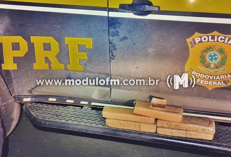 Passageira de ônibus é presa transportando cerca de 5...