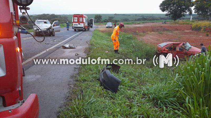 Colisão entre veículos deixa homem morto na BR-365 em Patrocínio