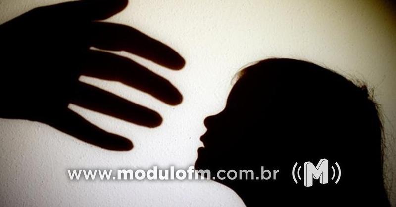 Criança de 11 anos denuncia padrasto por tirar fotos...