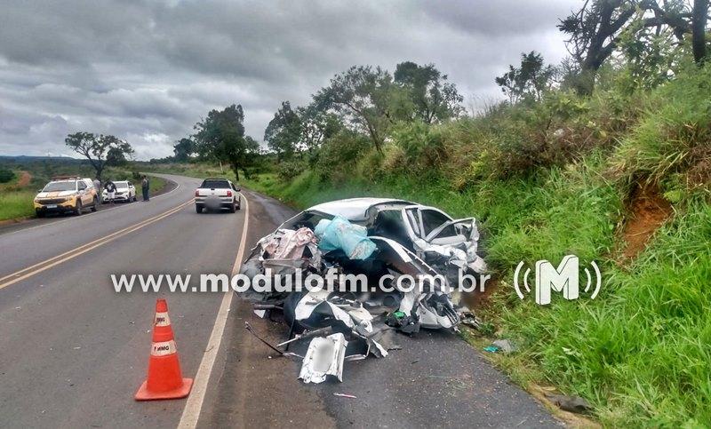 Criança de seis anos morre após ser arremessada para fora de veículo na BR-354