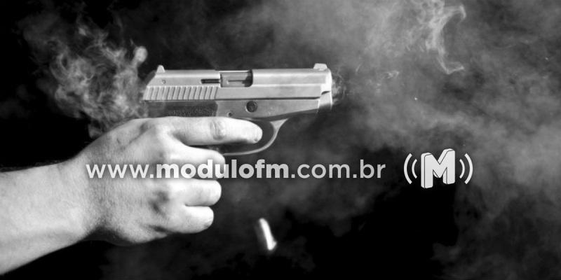 Homem é baleado na própria residência em Patrocínio