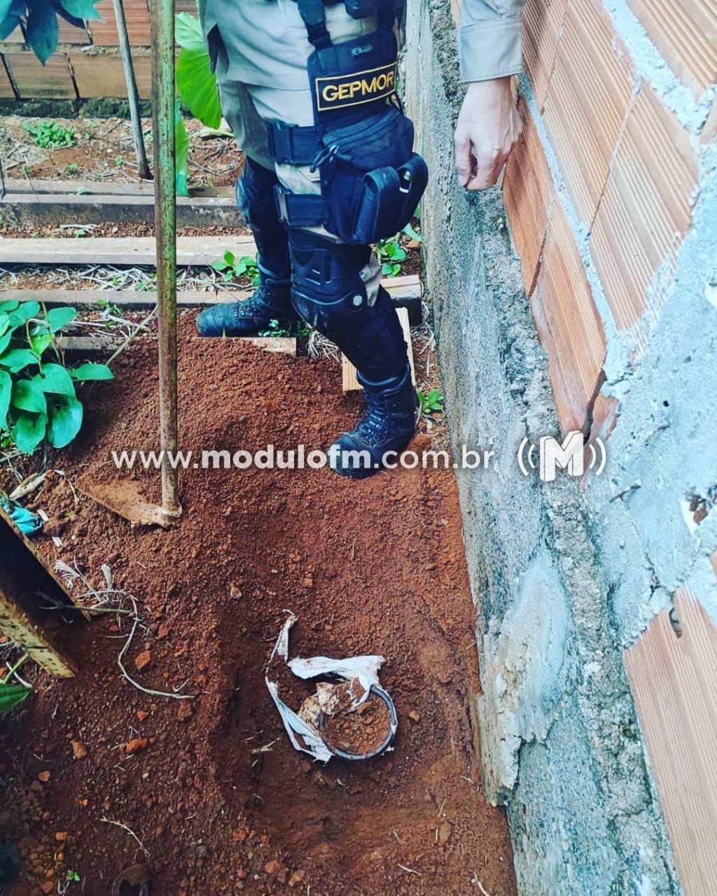 Imagem 2 do post Homem é preso com drogas e quase R$5 mil reais em dinheiro no bairro Jardim Sul