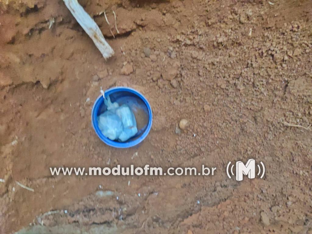 Imagem 1 do post Homem é preso com drogas e quase R$5 mil reais em dinheiro no bairro Jardim Sul