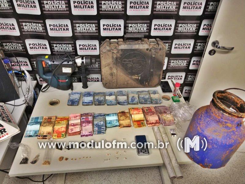 Homem é preso com drogas e quase R$5 mil...