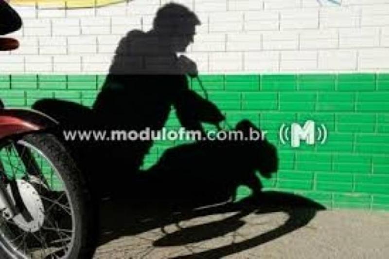 Motocicleta é furtada em Patrocínio