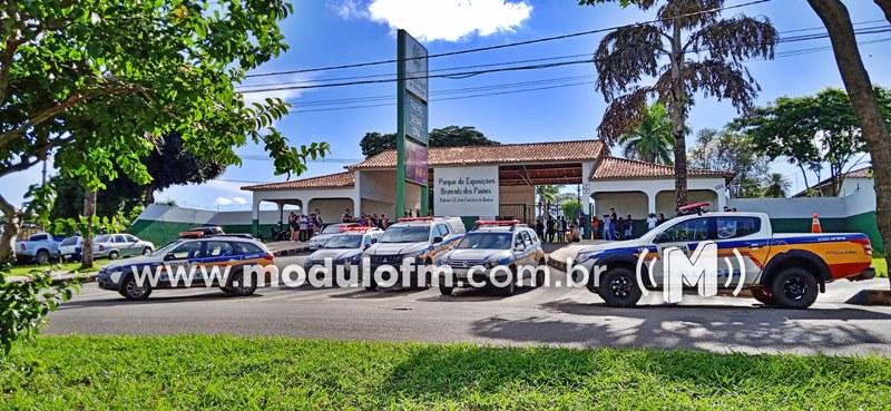 PM interrompe encontro de Som Automotivo e apreende 15...