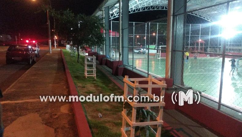 PM realiza operação para combater o comércio e consumo de drogas na Praça de Esportes do bairro Santa Terezinha