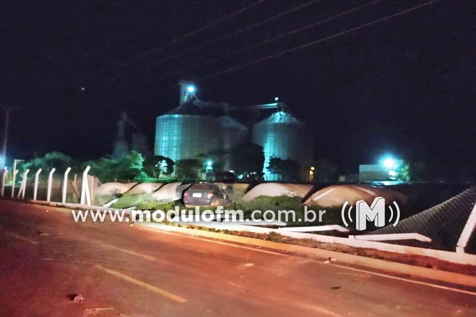 Imagem 1 do post Veículo desgovernado bate em alambrado e deixa homem ferido na BR-365