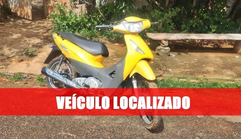 Após denúncia, PM recupera moto furtada e apreende suspeito