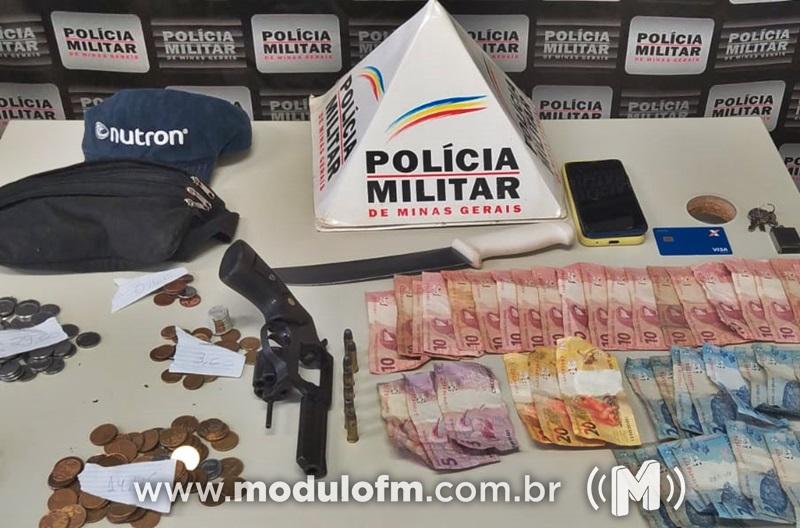Bandidos rendem frentistas, assaltam posto e acabam presos em Patrocínio