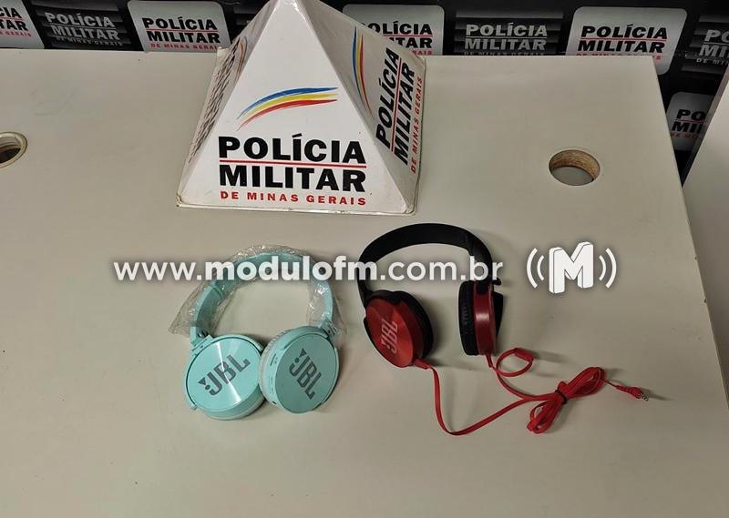Homem arromba loja, furta fones e acaba preso