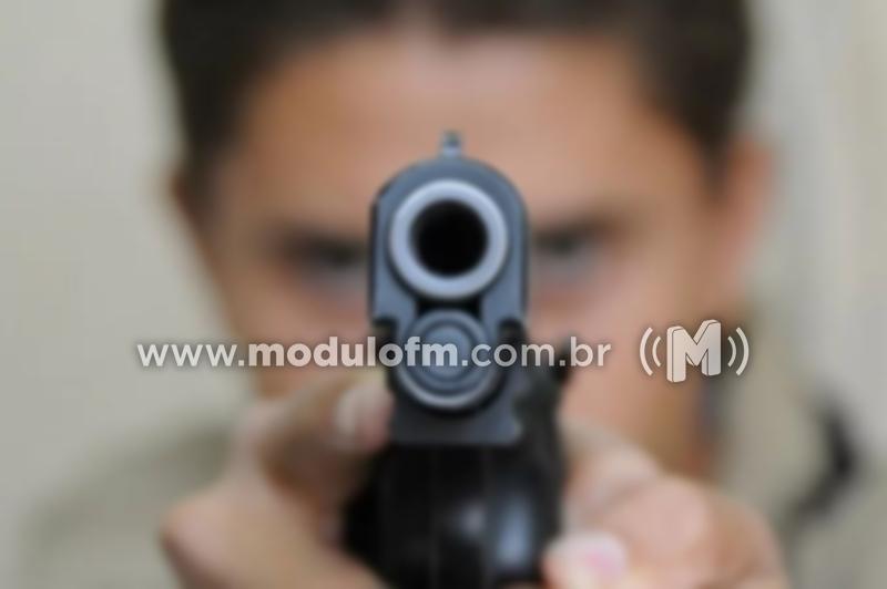 Jovem armado é preso no Bairro Marciano Brandão