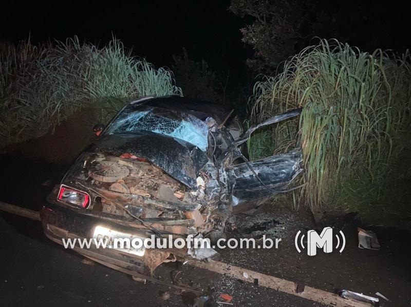 Imagem 5 do post Batida entre carro e carreta interdita BR-365, entre Patrocínio e Patos de Minas