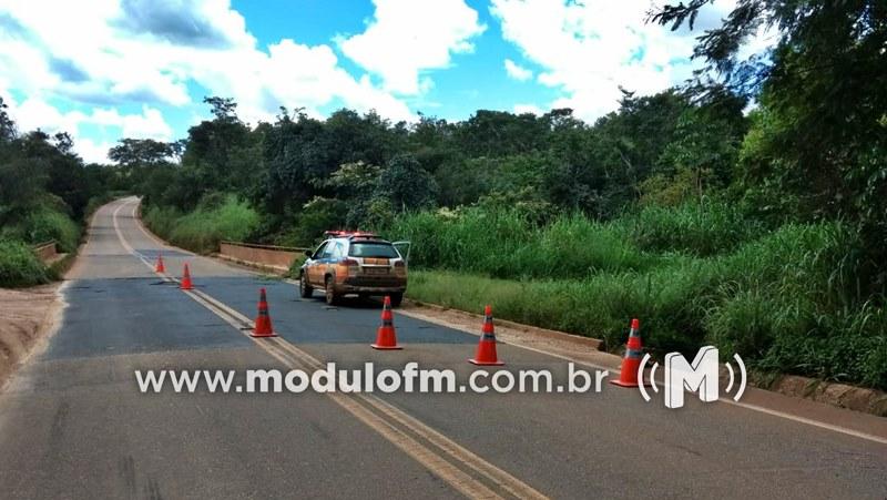 BR-352 entre Coromandel e Abadia dos Dourados é parcialmente...