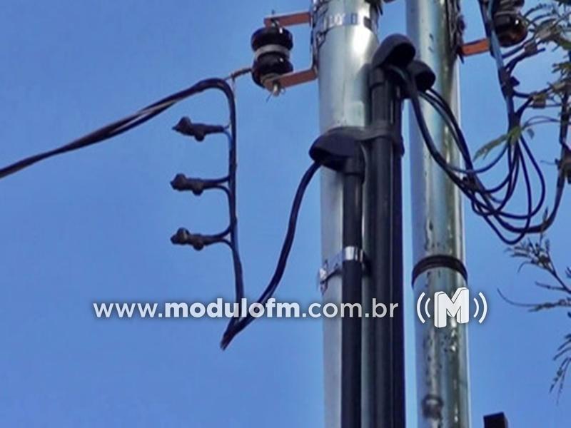 Ladrão furta fios de cobre e deixa moradora sem...