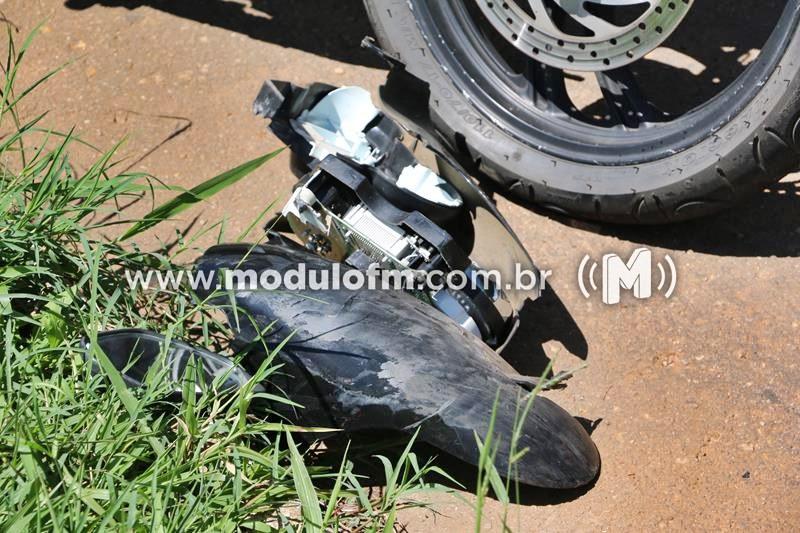 Imagem 4 do post Motociclista inabilitado fica gravemente ferido após colidir em veículo que manobrava de marcha ré