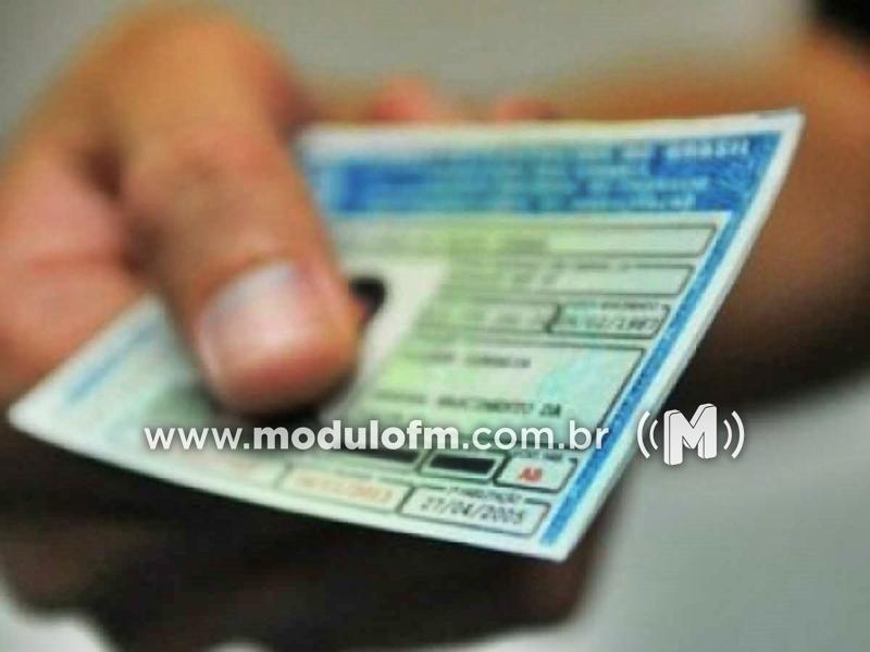 Motorista é preso com CNH falsa e confessa que...