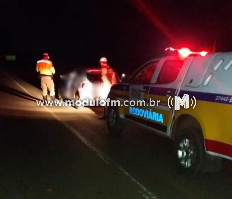 Polícia Militar Rodoviária prende homem com droga na MG-230