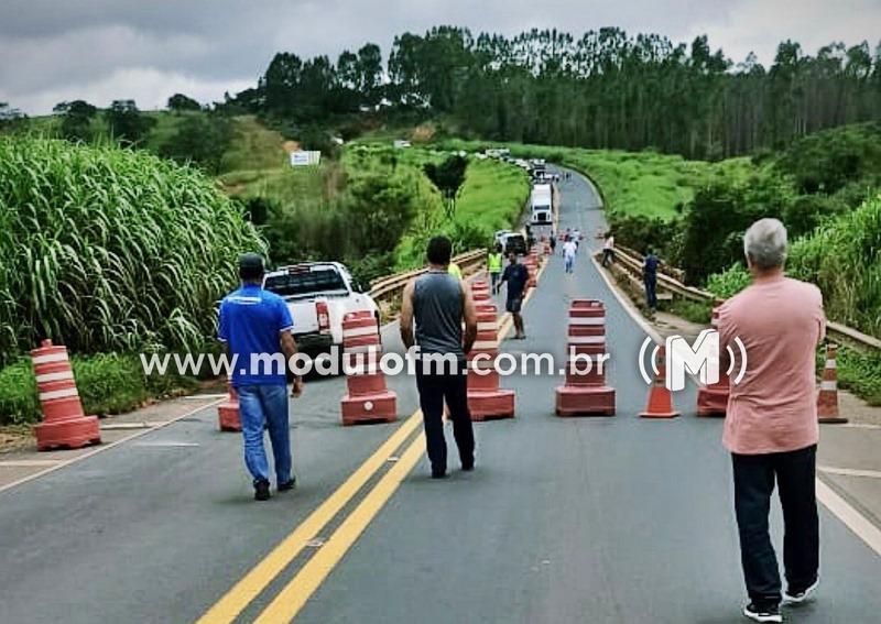 Veja o vídeo: Trânsito na BR-365 entre Patrocínio e...