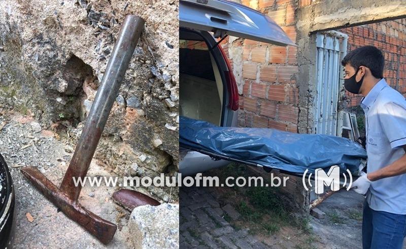 Homem é achado morto, seminu e com golpes de...
