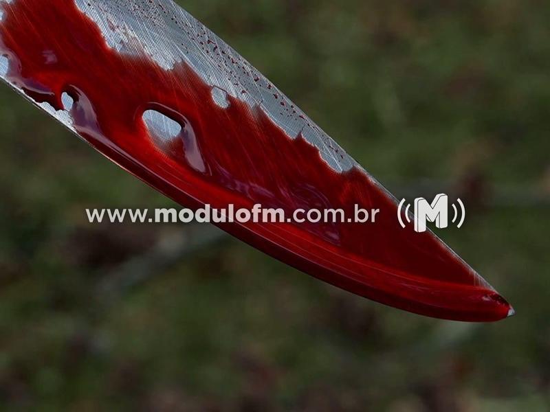 Homem é atacado a facadas pela namorada enquanto dormia em Patrocínio