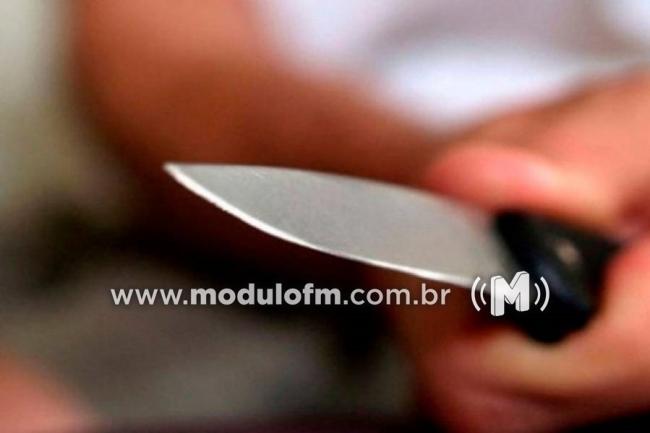 Homem recebe ligação da atual namorada e ex dá...