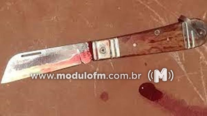 Mulher agride companheiro com golpe de canivete por ciúmes