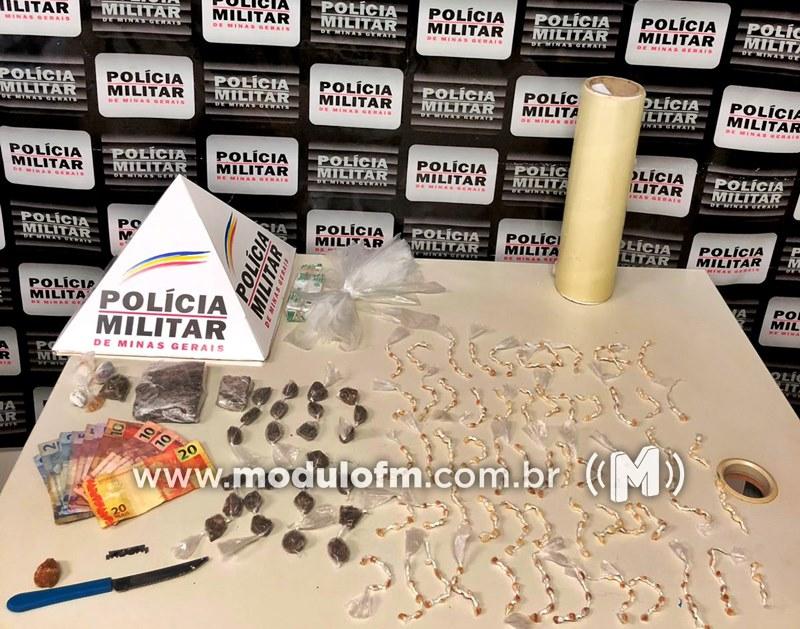 PM cumpre mandado de busca e apreensão e apreende drogas em residência