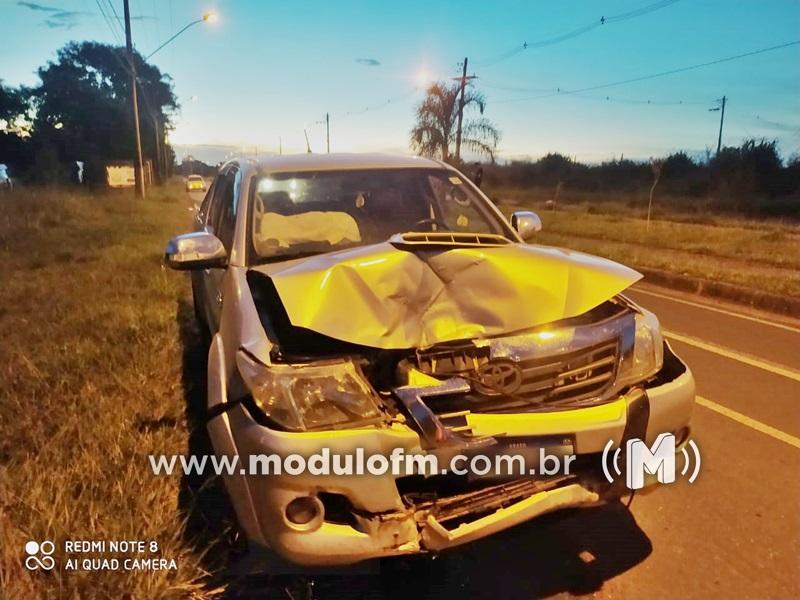 Imagem 2 do post Uma mulher e duas crianças ficam feridas após veículo colidir e capotar