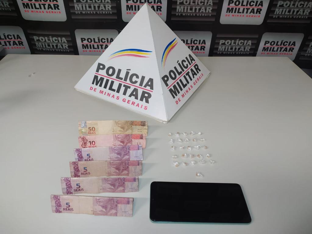 Adolescente tentar escapar da polícia com drogas, mas acaba...
