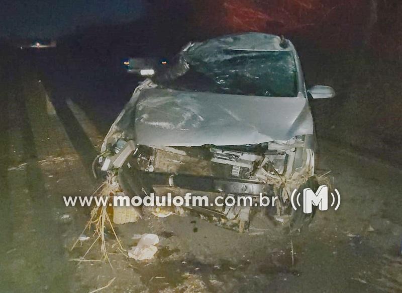 Imagem 2 do post Buraco em pista causa acidente na BR-146 e três pessoas ficam feridas